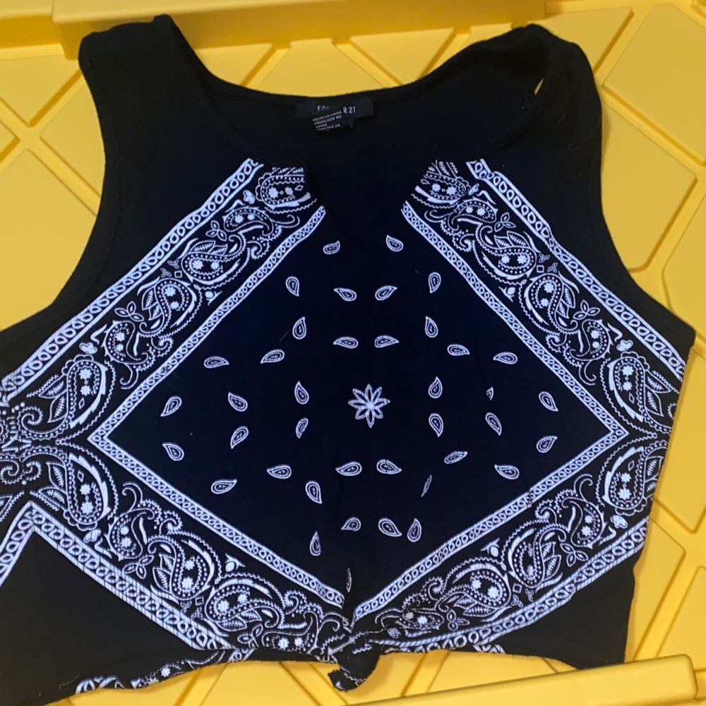 Forever 21 Black and White Bandana Crop Top Tank NWOT Women’s Medium